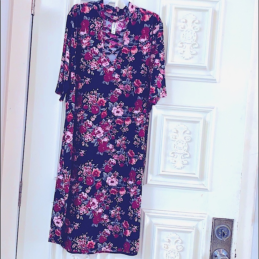 Pretty Short-Sleeve All-Over Floral Pattern MIDI T-Shirt Dress•So Soft & Comfy - Picture 1 of 16